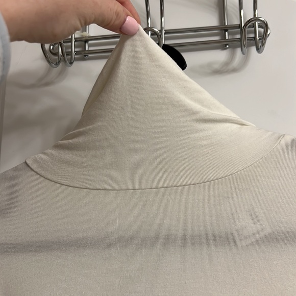 Venus off-white turtle neck top, size medium - Picture 4 of 7